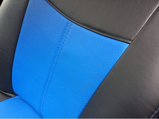 Авточехлы на Lada Largus