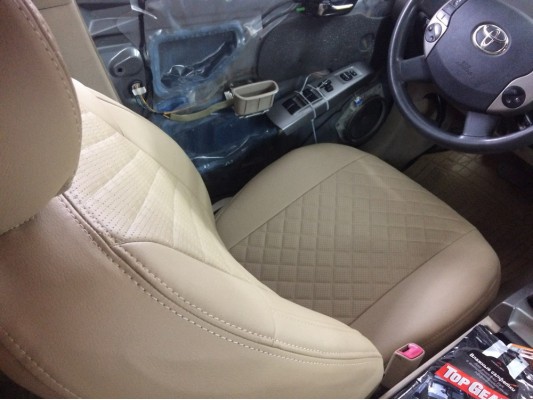 Авточехлы на Toyota Prius